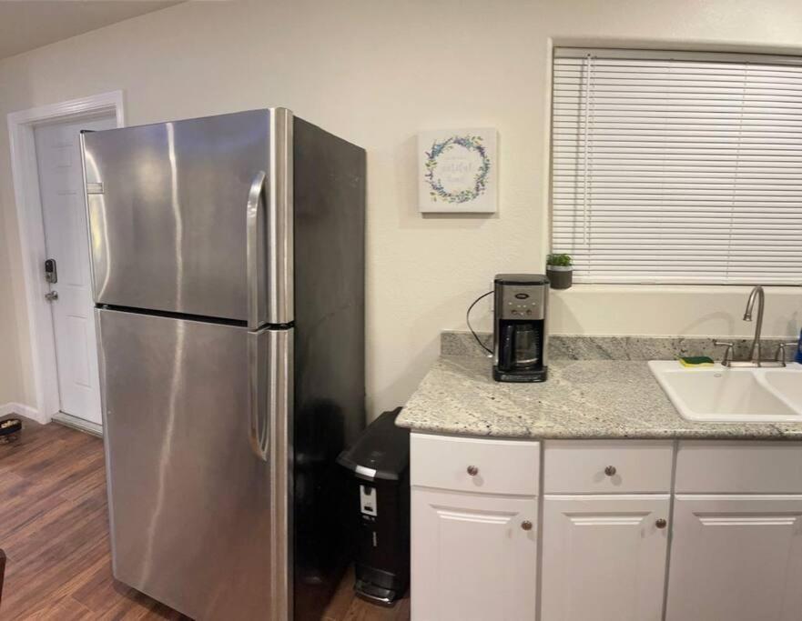 Apartamento Brand New 2Br Cute Blue Led In North Fresno Exterior foto
