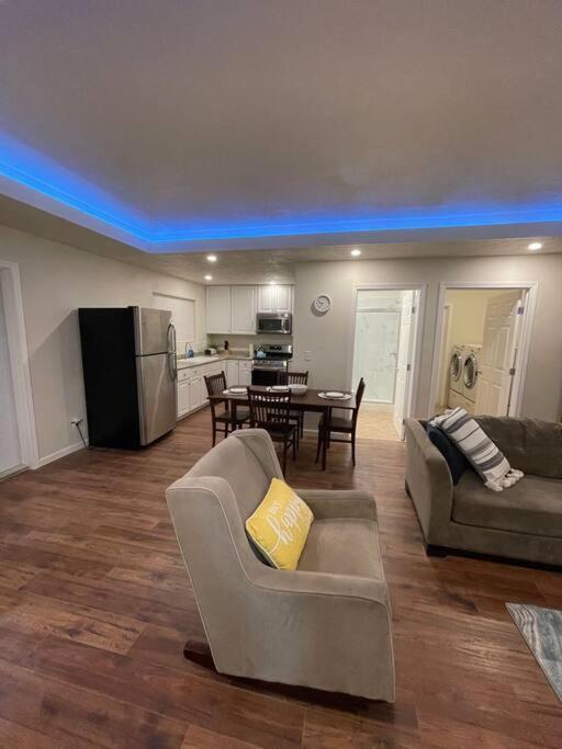 Apartamento Brand New 2Br Cute Blue Led In North Fresno Exterior foto