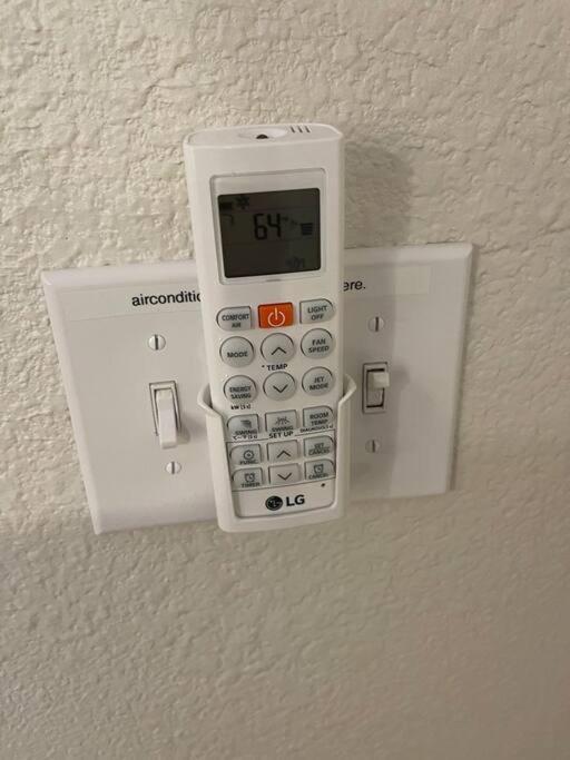 Apartamento Brand New 2Br Cute Blue Led In North Fresno Exterior foto