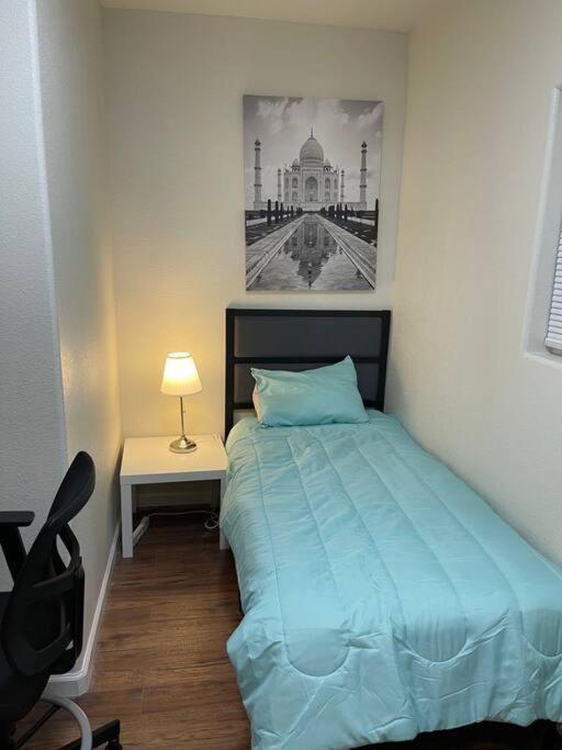 Apartamento Brand New 2Br Cute Blue Led In North Fresno Exterior foto